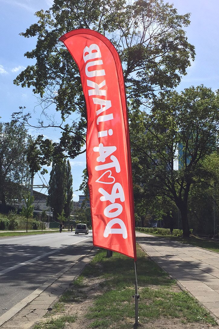 A white flag with the main typographic motive