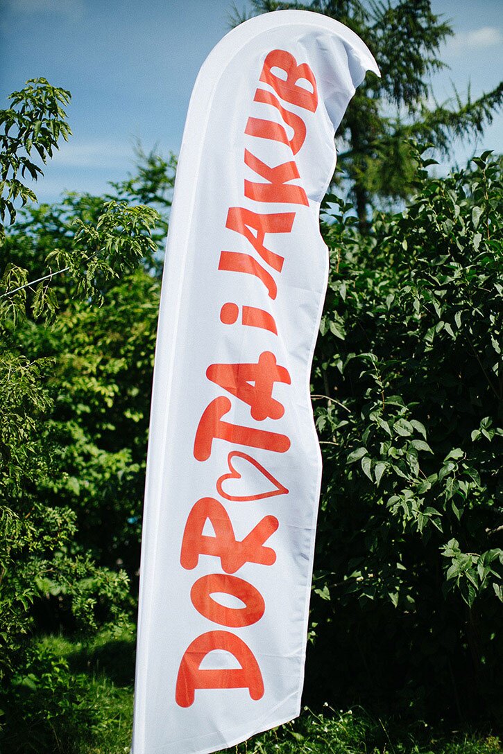 A white flag with the main typographic motive