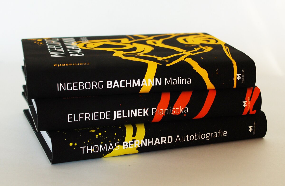 A photography of 3 books from the series.